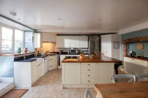 Castleton_Kitchen / Breakfast Room - click for photo gallery